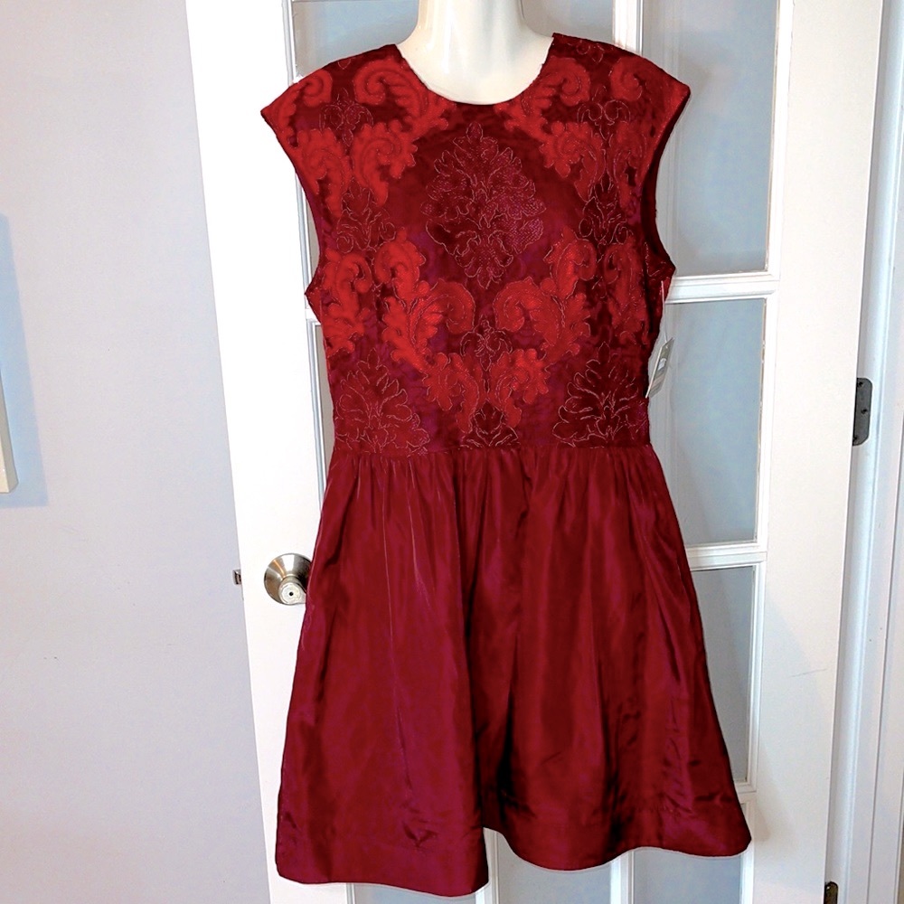 TAYLOR beautiful party dress with embroidery size 12